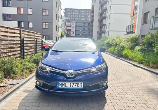 Toyota Auris cena 52000 przebieg: 74500, rok produkcji 2016 z Warszawa małe 79